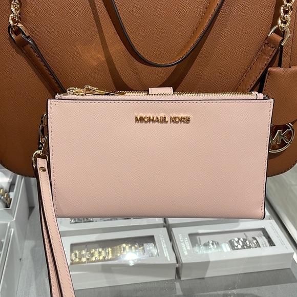 MICHAEL KORS LARGE DOUBLE ZIP WRISTLET WALLET PHONE CASE CLUTCH
Powder Blush - Picture 11 of 16